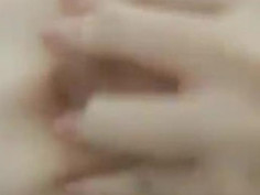 巨乳骚货看着她的大乳晕 立马想操死她