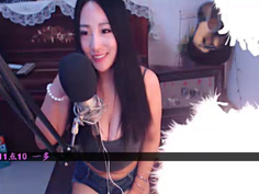 極品辣妹黑色內衣配牛仔熱褲 非常期待下一秒的表演