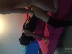 168公分的正妹就這樣被我幹到翻天地覆！蒙住雙眼玩刺激後入頂到底：叫不停