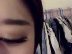 就一大奶美人主播，直播玩香蕉。這騷勁，老司機也會抖出來!!