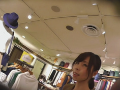 真‧偷拍神人!!假裝詢問熱心的店員 ， 高畫質更看得清內褲是甚麼花樣 13