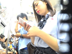 真‧偷拍神人!!不管站著坐著 只要是高中妹內褲顏色都引人遐想 7