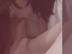 我就是騷！正妹抬起肥臀央求我快進入！看她的鮑魚僅僅吸著我的屌：超爽(4)