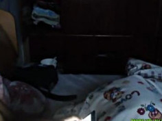 都市戀愛小青年出租房露臉打炮自拍 年輕人幹炮就是犀利激情 幹完喝口飲料點根煙玩平板