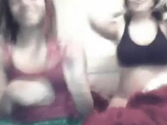 Girls go bigo live taking off the tops Doesn’t look like bigo.. Maybe omegle..