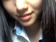 這名女學生自拍校服扣子解開! 內衣扣子也解開!真想好好認識她~