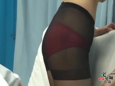 マジックミラー号-どうしても卒業できなかった童貞救済シリーズ-「無料マッサージ体験をしませんか？」と声をかけた有名お嬢様学校に通う清楚な女子大生を童貞君が電マで8回絶頂激イカセ！意識が飛んでいる間に童貞チ○ポをこっそり挿入！