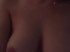 大奶網紅「傲嬌萌萌」床上技巧了得！自己玩玩具還會主動騎上來：吃相也好看--3