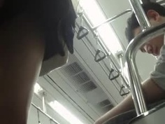 南韓地鐵尾隨抄底偷拍美腿短裙～04