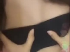 找男友來搓乳！一個不小心擠得太忘我...女友的「巧克力豆」被網友看光：感覺甜甜的