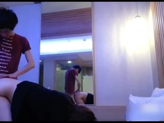 暗戀已久的性感美女一起吃飯喝多了,在酒店開房任我玩,屁股真性感！