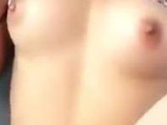 未成年呢吧 还穿着校裤