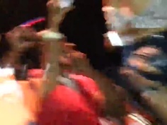 夜店辣妹真空小胸衣！濕身翹臀裂褲