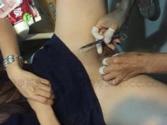 我故意找 路邊的穿環店穿環 老闆是老頭 但我喜歡被偷拍跟圍觀