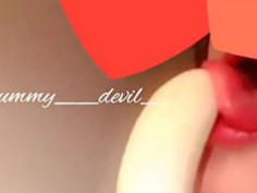 내가 먼저 젖꼭지를 빨고 허벅지 그리고 잦이 순서로 오랄도중에 머리채잡고 누르다가 잡은채로 키스하고 다리벌리라고 하고 보지를 쳐다보며 손가락으로 박아줌 갠적으로 너무 좋아하는 애무다 창피하기도하고  시선이 미치게좋아 그러다가 젖꼭지를 같이 빨아주면 백퍼 올가즘 舌尖的诱惑