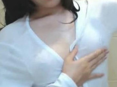 와이셔츠에 살짝 내치는 유두..개꼴ㄷㄷ