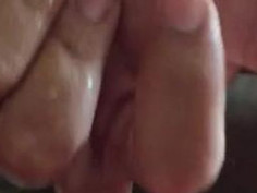 finger her fast makes her squirt