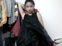 藝校萌妹搞怪自拍 這一脫逗得我們好樂 4