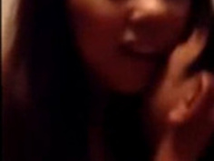 大奶美女真是騷! 做上面一直搖一直叫還真好聽