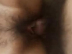 每次看到爱妻的美穴被人狠狠地肏我都很兴奋，看着爱妻在别人身下总想有更多的鸡巴插进她紧实的美穴里