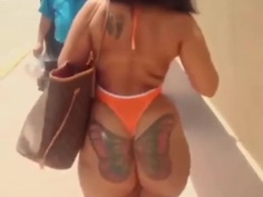 蝴蝶逼什麼的已經過時了，現在蝴蝶臀才是主流的趨勢