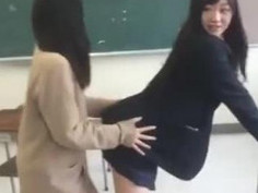 교실에서 여고딩 섹스 요세 애들은 다 이러고 노나요?