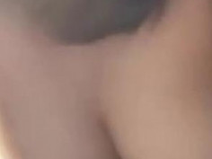 「拜託讓我們看看小紅棗」直播到一半突然螢幕轉黑三秒...巨乳妹的胸罩不見啦！