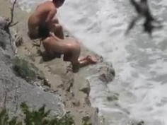 接受海浪的洗礼