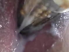 가끔 너무 하고싶을때 꺼내는 내친구? 클리만 만지는걸론 부족할때 가끔 한번씩 꺼내보는데 오늘따라 천국에 몇번을 다녀왔는지 XD 원룸이고 혹시라도 들릴까봐 신음도 겨우겨우 참았어요