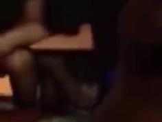 酒吧內旁若無人的開插