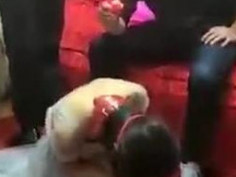 婚礼现场！ 我也经常被这么玩 闹洞房的新玩法