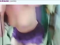 跟年輕的女友一起洗澡~口交顏射當然不能少的拉