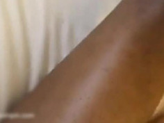 網絡紅人大淫騷何奕戀遠赴美國終於嘗到了大黑香蕉被黑大叔的雞巴FUCK