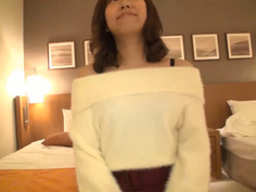 [パパパ研究所素人最高!]被說很像某明星的可愛女子，不停"咿哭"的連續喘息聲超動聽~