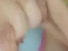 光听她的声音就能来上一枪， 新司机哪能受得了！ 够骚 大奶，我就喜欢把腿张开让你操我，操到子宫了