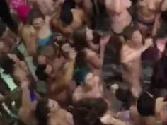 校园里的疯狂裸奔