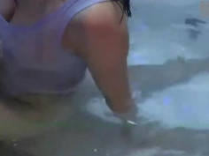 儿子好舒服啊对白淫荡的剧情母子乱伦大浴缸水中啪啪