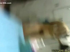 : 这是一部在大学澡堂的偷拍视频，众多女学生在浴室里洗澡更衣，赤裸的身体在手机摄像头下春光乍泄，充满着无限诱惑，赶快跟着视频去看一下真是的女生澡堂吧。 this is an university bashroom voyeur video,just view beautiful girl’s naked body. 汤不热交流群365302768