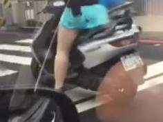 妹子，你到底穿没穿内裤啊？ 丁字裤了啦