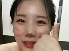 [好想淫韓國] 韓國妹子在租屋處自拍 她的聲音怎麼可以這麼好聽