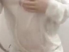 大波港女濕身誘惑