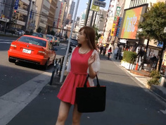 真‧偷拍神人!!假裝逛街尾隨 其實是想看氣質正妹裙下的美好風景!!2