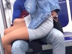 地鐵內摳摳又挖挖