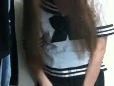 長髮少女自拍脫底褲