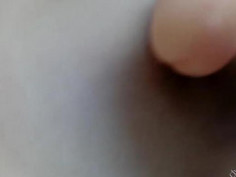 如画中走出，顾盼生姿，