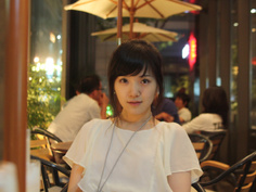 [看好片 過好年!]又是校花拿電腦送修流出 ，鮮花在床上保證也是麗質尤物