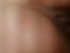 韓國人妻跟老公愛愛,結果老公顧著喬拍攝角度還不進來自己伸手弄還是最快了