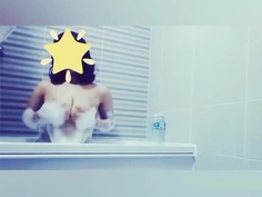 (´▽`)ﾉ-E奶大波女神洗澡不專心 洗澡直播搓揉雙乳看得我好誘惑：好像看到奶頭了