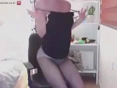 大咪咪甜姐兒直播熱辣脫衣舞!看她一件一件慢慢褪去的衣服...一時起勁還對我揉奶....