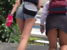 THIS IS WHAT EVERYONE IS WAITING FOR ?? right hand girl staying at Yishun ? thanks for the 1k everyone ! And please follow, rebog and like this blog and let this post till 2k and I swear I will bring you a more extreme one ???? keep it growing guys !!